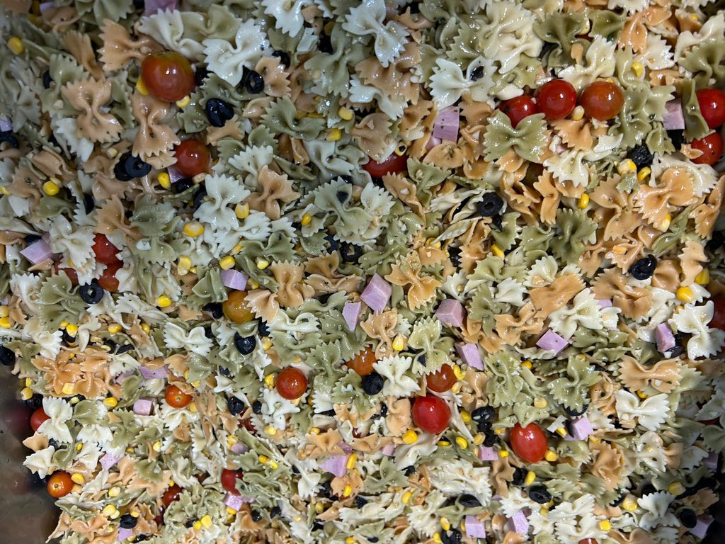 knoweats's tweet image. Pedido marchando para Paiporta. 

Nos gustaría agradecer a nuestro personal por haber venido a trabajar durante el fin de semana, gracias a ellos y a la financiación de Ibai y Xokas hoy enviaremos unos 2500 platos y varios palés de agua. 

Mucha fuerza Valencia.