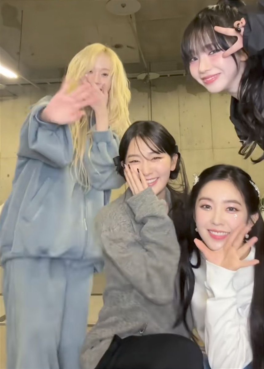 infoaespabr's tweet photo. WINTER revelou que ela, junto com KARINA, Irene e Seulgi, integrantes do Red Velvet, já saíram juntas para um bar para beber uísque. 

Isso só aconteceu graças ao diretor criativo da SYNK : HYPER LINE, Jaewon, que disse que elas se dariam muito bem.

#aespa #에스파 @aespa_official