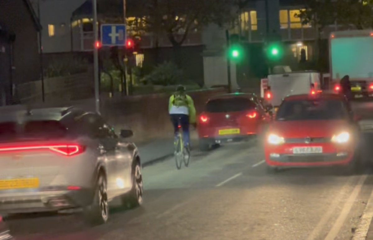 NewhamCyclists's tweet photo. 😱 Halloween was yesterday, but #Greenway nightmare far from over: @NewhamLondon decided not to remove danger from Abbey Rd despite regular near misses. Now danger on the #NewhamSCREAMway until 2025, inc next week's #TubeStrike! Unacceptable. Read more: https://t.co/rt2454M7Lf https://t.co/MOBXFDhfB9