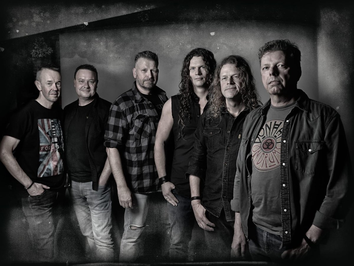 Morgenavond in de HMH: WHITE CHILD! Deze fantastische Ommense band speelde al menig malen het Kerkplein en de Herberg plat! White Child speelt een zeer breed maar ook verrassend repertoire rock klassiekers. ——Zaal open: 21:00 uur!! —— GRATIS ENTREE!!!——