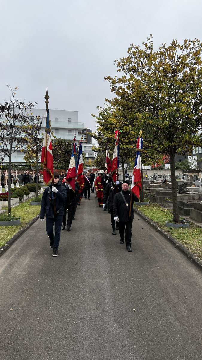 🇫🇷 Cérémonie d’hommage aux morts pour la France au cimetière de Bois-Colombes.

🕊️ Aujourd’hui, nous rendons hommage à tous ceux qui sont morts pour la Patrie, souvenons-nous, pour que la France reste une nation libre !

#1ernovembre #commemoration #boiscolombes #hautsdeseine