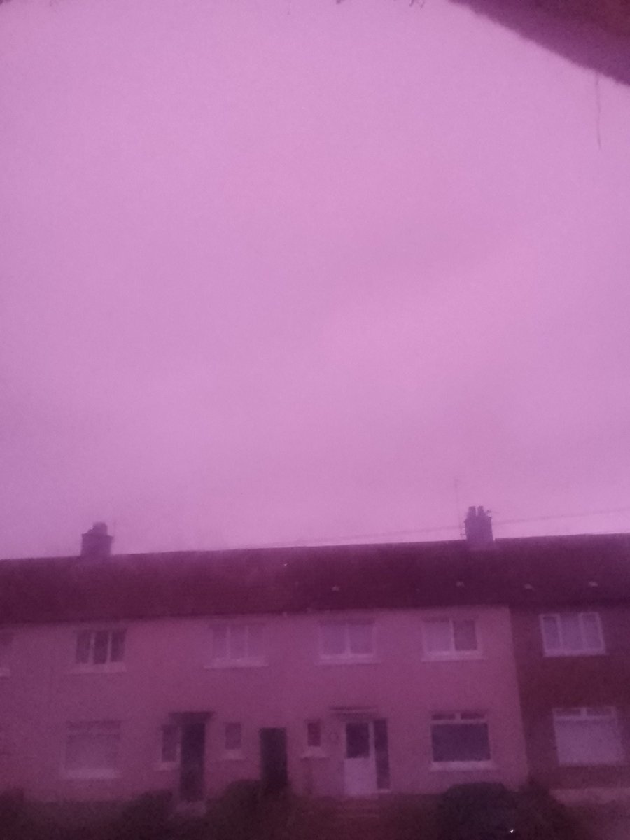 blazefeather522's tweet image. Why da sky purple
