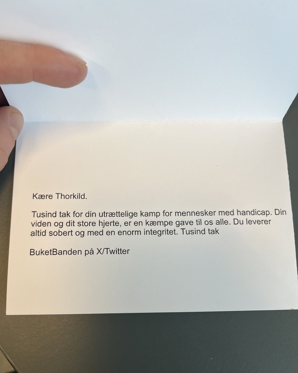 Det er vist aldrig sket, at jeg har fået blomster for at skrive noget om handicap på 280 tegn.
 
Så nu har jeg da kun fået mere blod på tanden til at pippe om, hvorfor handicapsagen er så vigtig.
 
Mange tak for de flotte blomster, #BuketBanden