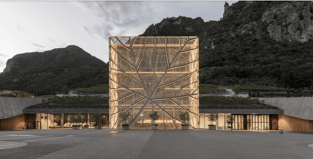 Wenn Weinbau zur Baukunst wird! 🍇🏛️ Entdecken Sie die architektonische Ikone in Südtirol, die Tradition und Moderne verbindet. #baukunstart #initiativebaukunst #Südtirol
baukunst.art/wenn-weinbau-z…