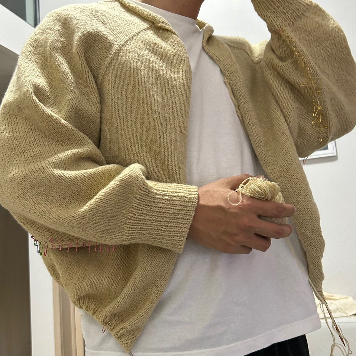 knitting_on's tweet photo. 요즘 뜨개 근황!! 드디어 버튼밴드 진입! (하고도 이틀지남🥹) 역시 큰 사이즈는 끝이 보이질 않네… https://t.co/1YWydIVQzU