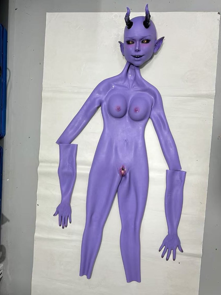 Alright, folks!  If this tweet likes＞50❤️

I'll suit up in the Purple Silicone Lilith Succubus Suit 😈

#Roanyer #Fetizen #RoanyerMask #LilithMask #Succubus #femalemask #siliconemask #bodysuit #boytogirl #Mtf