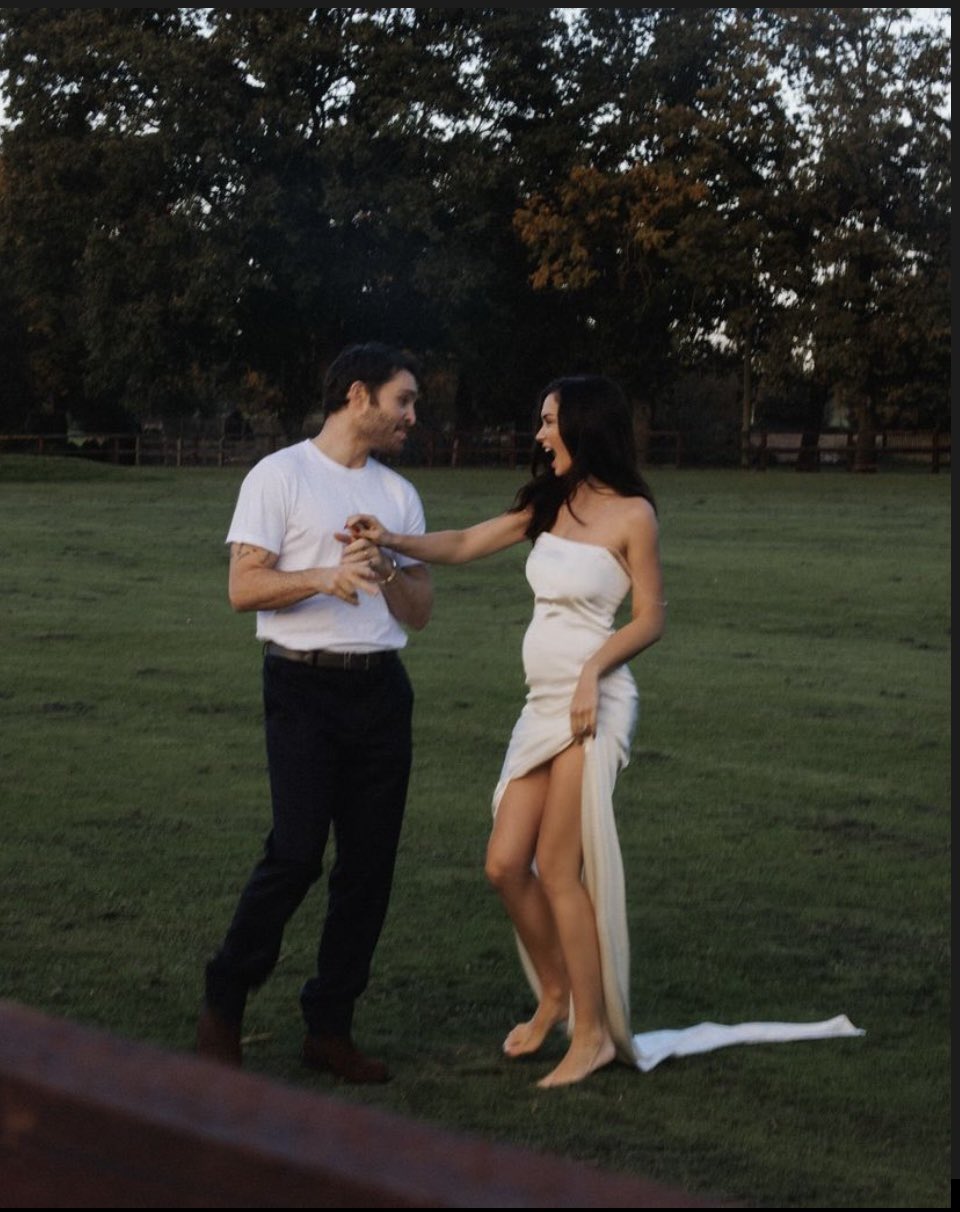 GbSBqaKakAEffXv?format=jpg&name=large