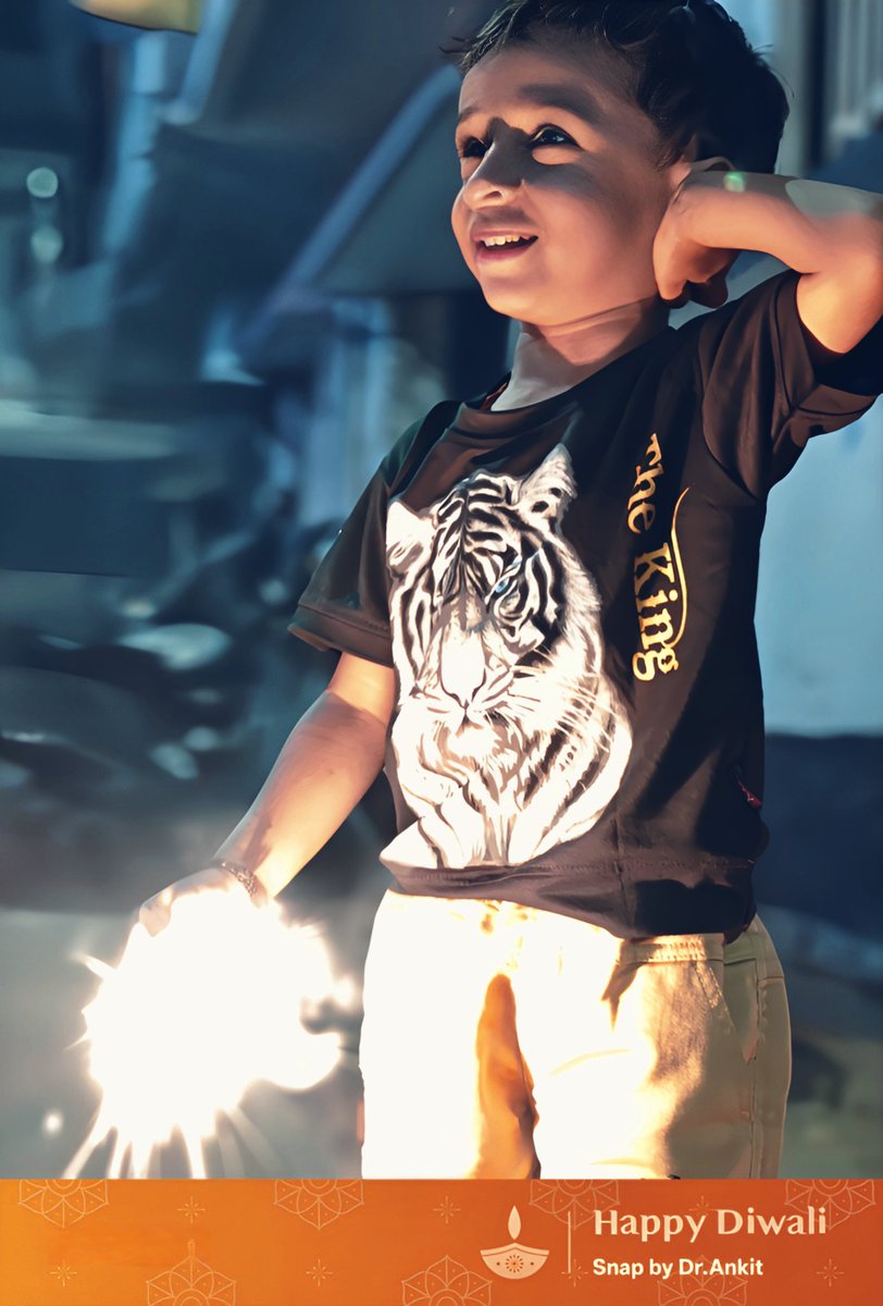 ABhingaradiya's tweet photo. Yehh....Diwali khushiyo vali...
Roshni felaye, duniya jagmagaye.
Pyar ka jaadu dikhaye.
#realDiwali #lights #Diwali2024
#FestivalOfLights #realmeFestiveDays #ShotOnrealme
#realmeGTseries #AiPhotography
@ChaseXu_ @realmeIndia @realmecareIN @realmeglobal
#realmeGT7Pro https://t.co/LKOniL9tdQ