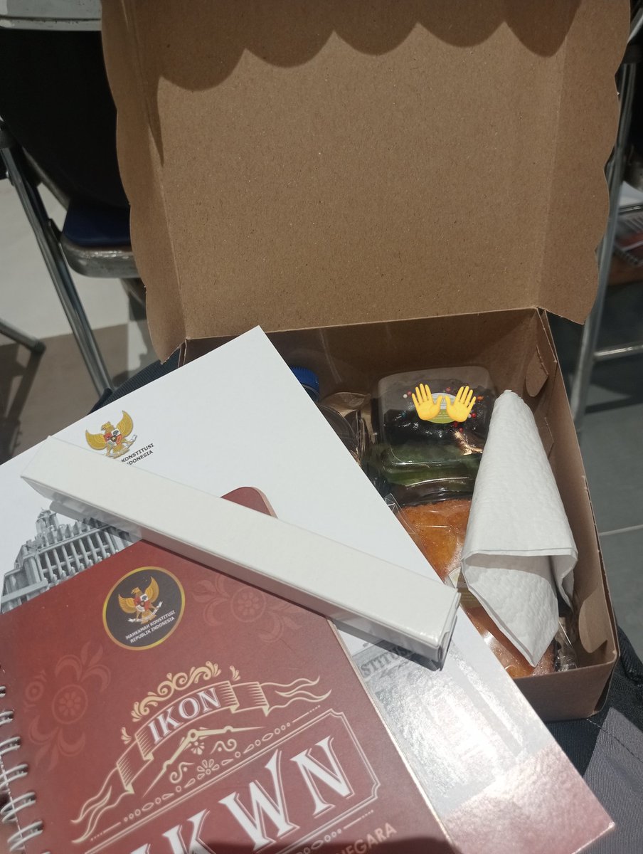 nathalie (@n_thfly) on Twitter photo 