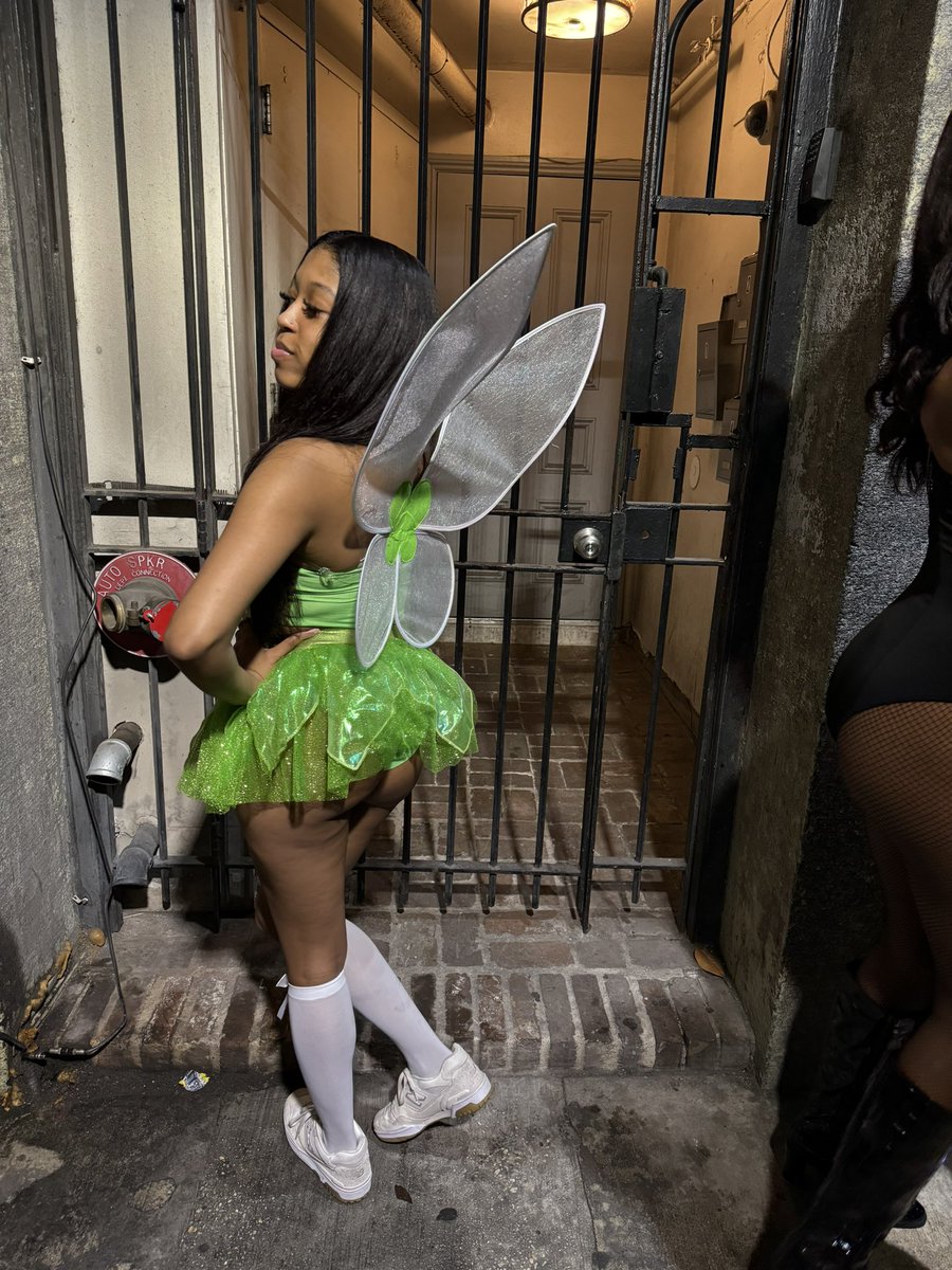 taliamarsai's tweet photo. Happy Halloween 🎃 #backoutsidetour https://t.co/8Eue5xmGaT