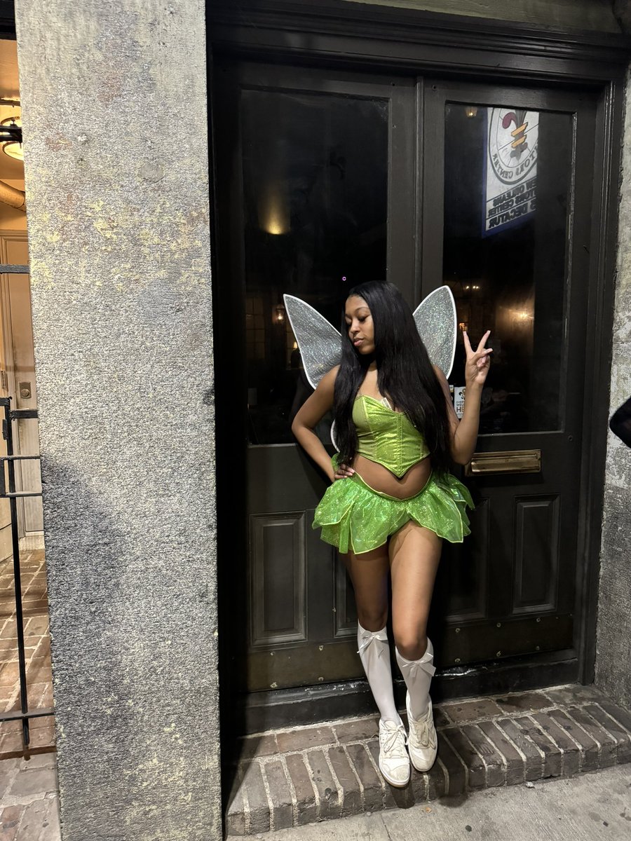 taliamarsai's tweet photo. Happy Halloween 🎃 #backoutsidetour https://t.co/8Eue5xmGaT