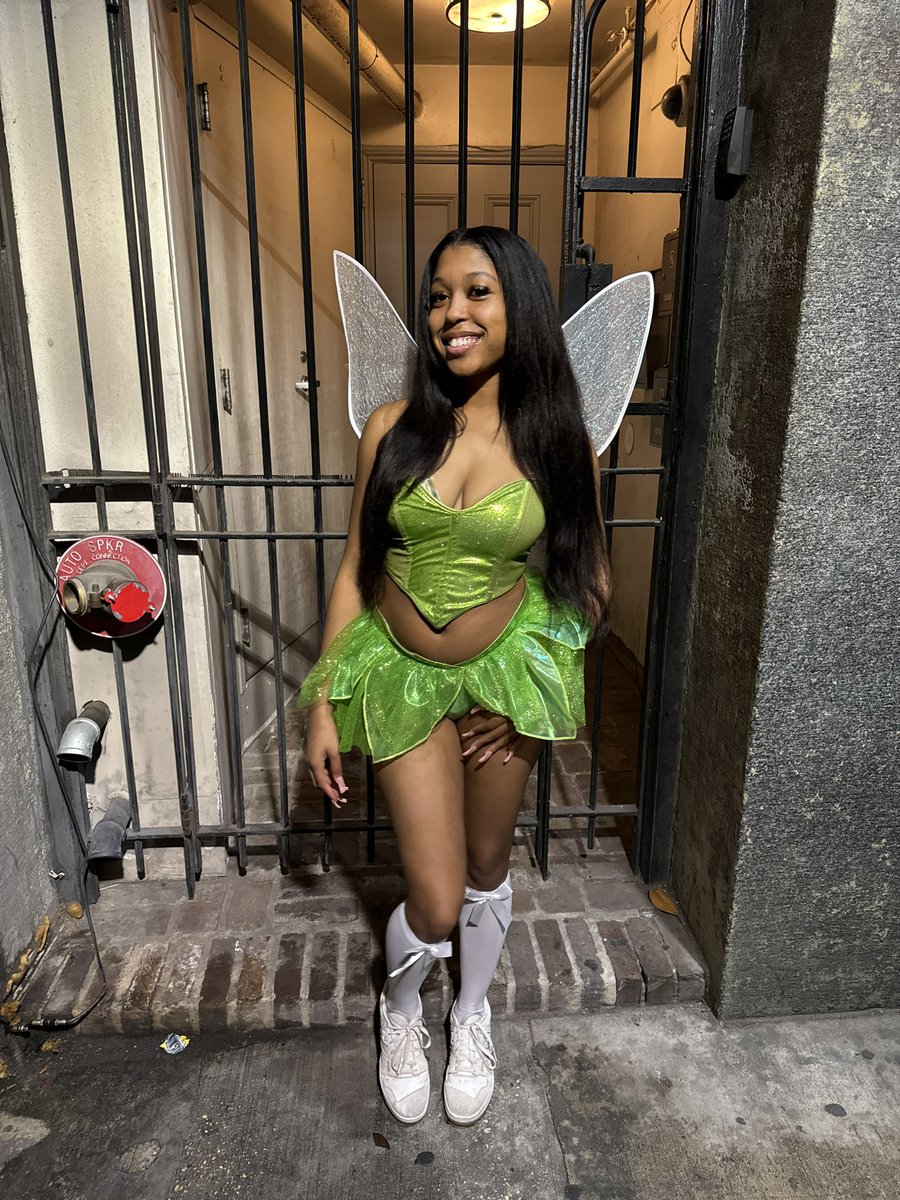 taliamarsai's tweet photo. Happy Halloween 🎃 #backoutsidetour https://t.co/8Eue5xmGaT