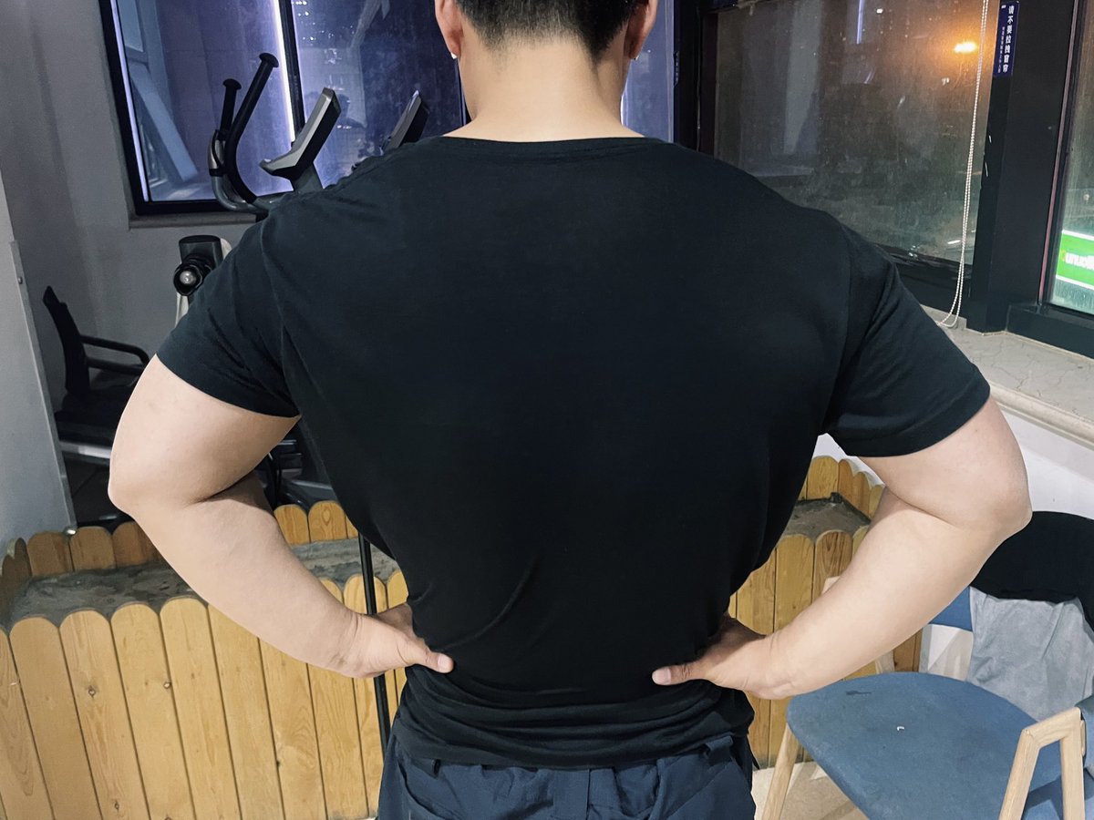 Hooootattoo's tweet photo. 有背了但歪了🚬

#济南#成都 https://t.co/qwKyyEsVRd