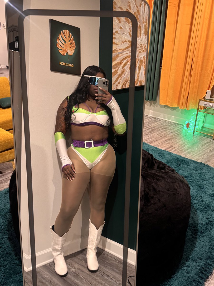 prettygirllayyy's tweet photo. Happy Halloween 🎃 https://t.co/dfMwk3hWA5