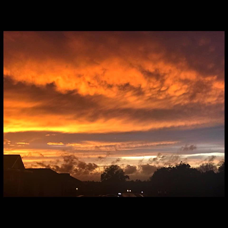 nw92084660's tweet photo. ☕️☕️☕️#sky #sun #sunset #florida #photo #happyweeked #clouds #orange #memory https://t.co/KBTTyMRza4