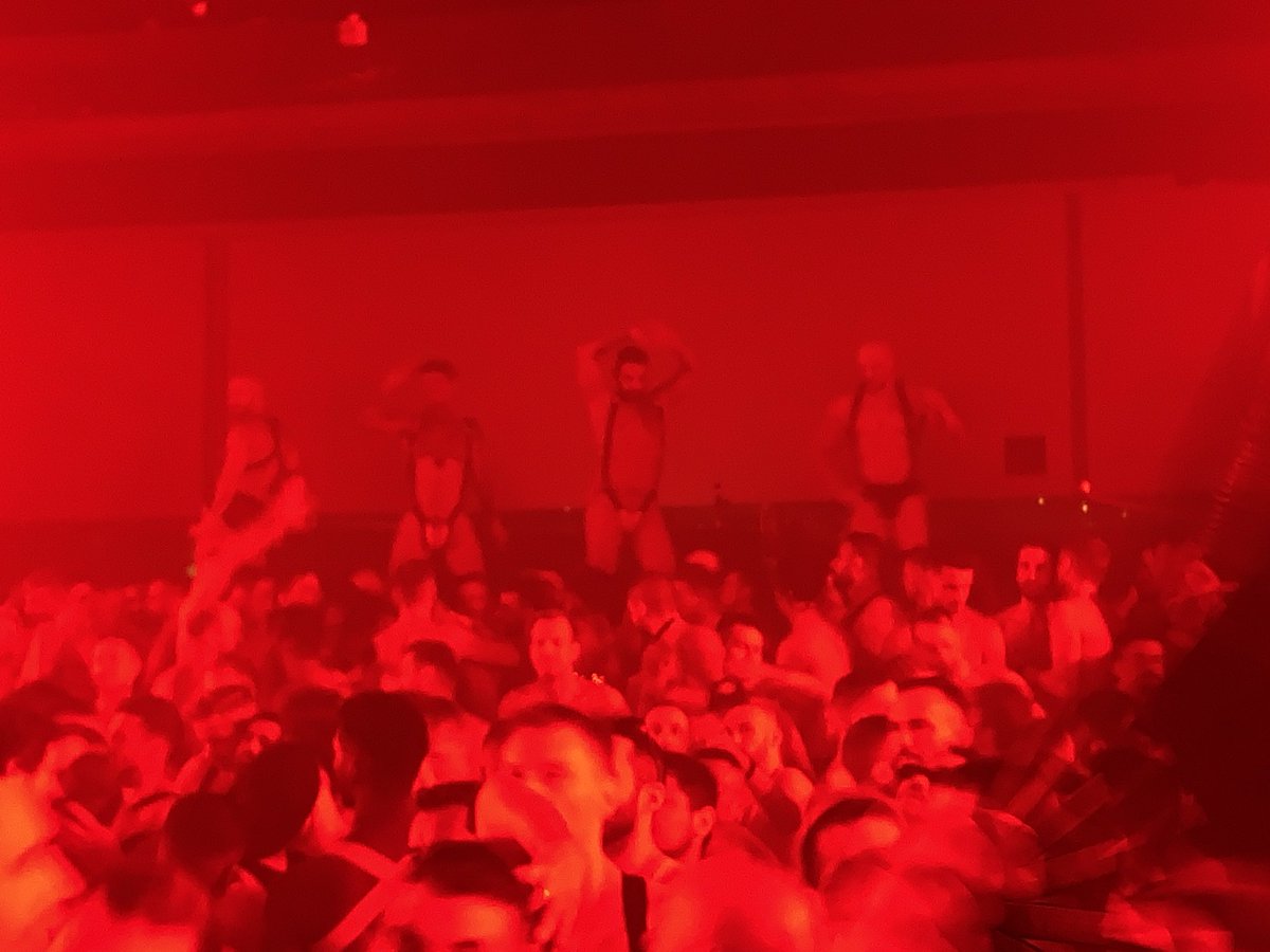 19cmgaylille's tweet photo. Fin de l’opening pour l anniversaire de #lademence ….
Superbe bonne soirée et nuit …
Rdv samedi pour la grande soirée…avec @Maxplille 
#lespompeurs #gaylille #gaybelgique #gab elgium #gaytourcoing https://t.co/mnqBwiQiHp