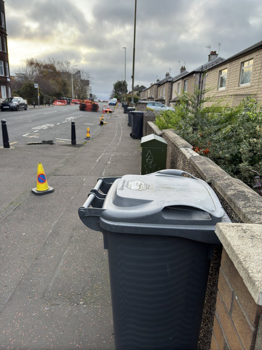 Telstar7777's tweet photo. @edinhelp It’s the individual general waste https://t.co/C1YjjssRXj