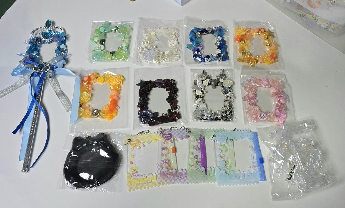 탑꾸 잘받았어요 ~~
사진으로는  실물이 다 담기지 않는게  아쉽네요^^ 하나하나 너무너무
예뻐요 ~~~~
<a href="/ine_kong40/">콩이네_공방</a>