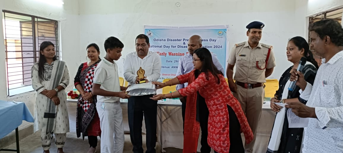 Emergency_Sun's tweet photo. On the occasion of Odisha Disaster Preparedness Day &amp; National Day for Disaster Reduction 2024 activities were conducted among students for building awareness on disaster resilience at a young age aware them on safety protocols. https://t.co/kiykPLsR99