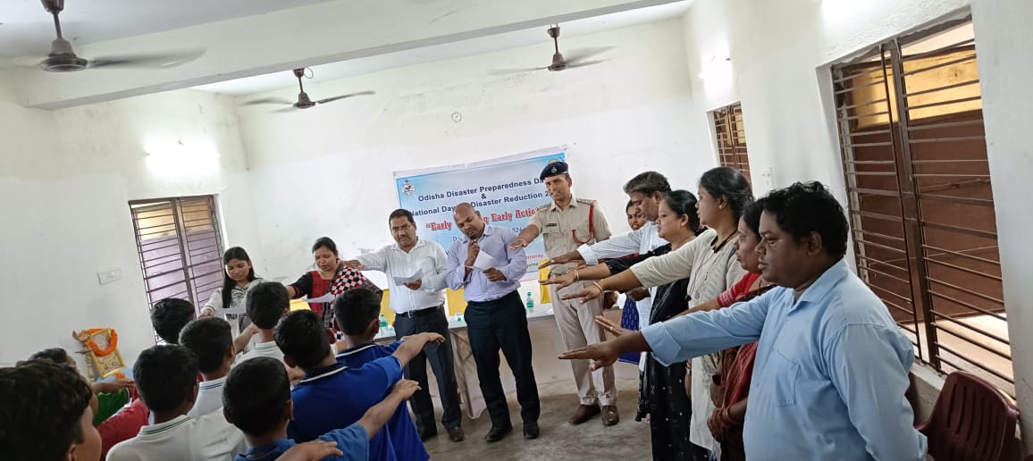 Emergency_Sun's tweet photo. On the occasion of Odisha Disaster Preparedness Day &amp; National Day for Disaster Reduction 2024 activities were conducted among students for building awareness on disaster resilience at a young age aware them on safety protocols. https://t.co/kiykPLsR99