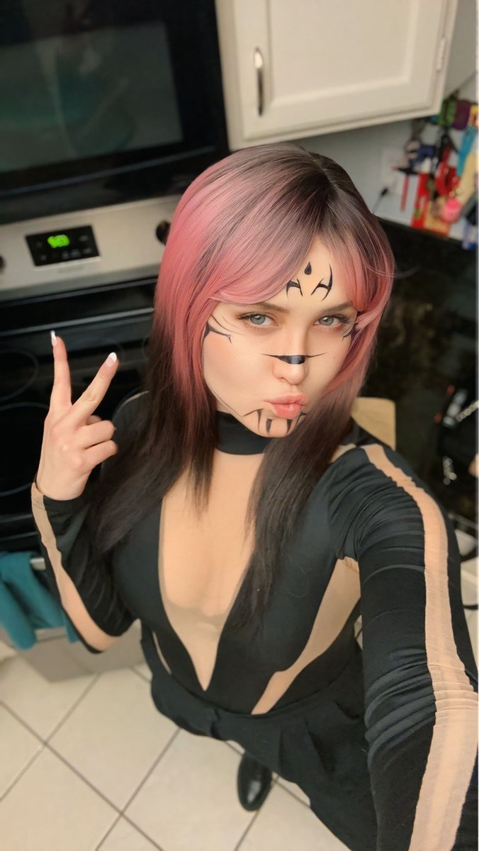 MissSonic7's tweet photo. Happy Halloween from the queen of curses 🎃 👻 https://t.co/N8cl0e9NDJ