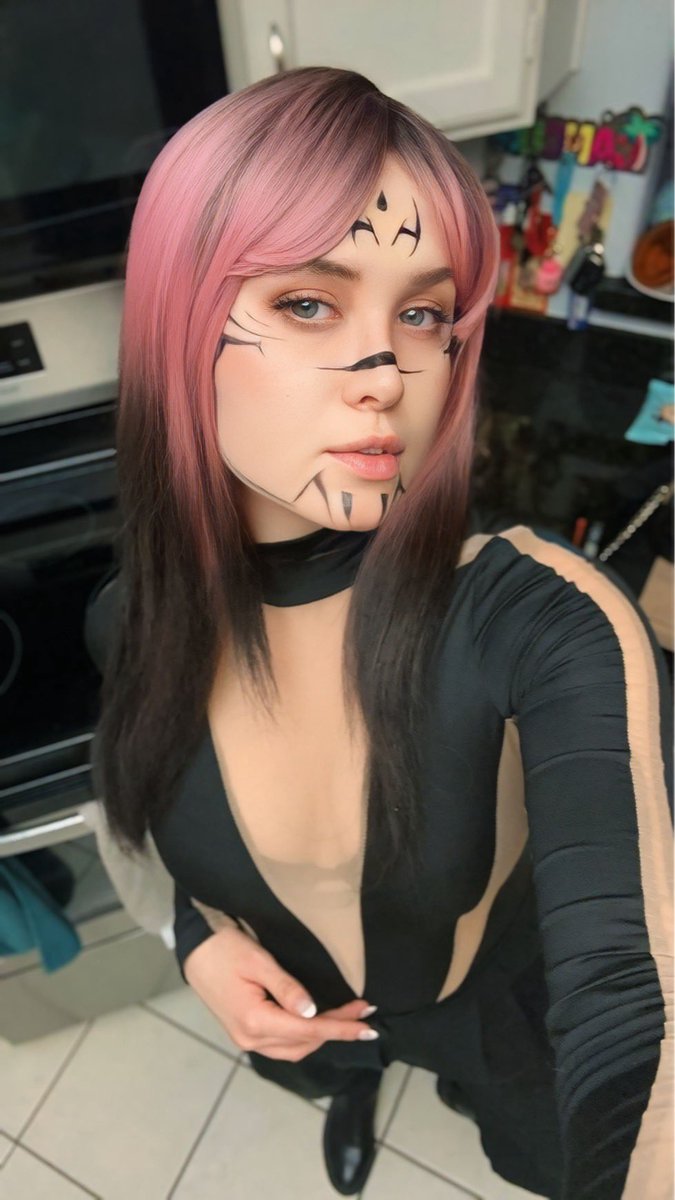 MissSonic7's tweet photo. Happy Halloween from the queen of curses 🎃 👻 https://t.co/N8cl0e9NDJ