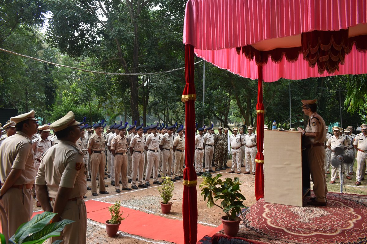 174 बटालियन मुख्यालय में दिनांक 28/10/24 सतर्कता जागरूकता सप्ताह के अंतर्गत वाहिनी के द्वितीय  कमान अधिकारी श्री बिशन सिंह के द्वारा वाहिनी मुख्यालय में उपस्थित अधिकारियों एवं कार्मिकों को सतर्कता एवं जागरूकता की शपथ दिलाई गयी।