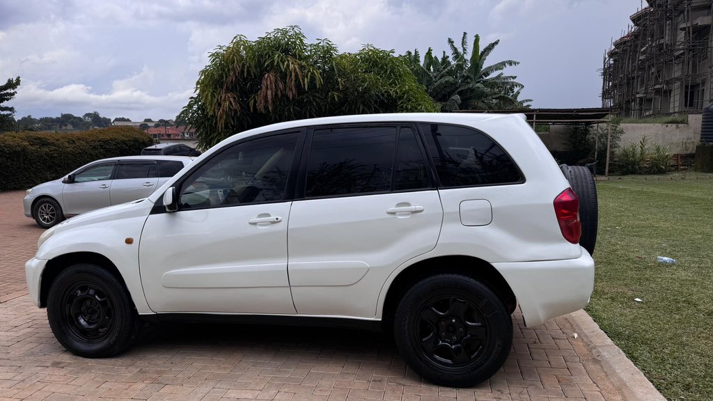 sparewo_ug's tweet photo. 🚗✨ And here it is—the RAV4 grand reveal! ✨🚗 

On this chilly morning, we are glad to say that, from the meticulous restoration to a flawless executive wash, this Rav4 is back to showroom condition and ready for the road! Every detail shines, every panel is perfected, and we couldn’t be prouder of the final result. 🌟

How did we do? Rate our work from 1️⃣ to 🔟 in the comments!

Thinking of bringing your car back to life? Visit https://t.co/TCg4xT42yC and let’s make it happen. 🚘💥 

#TheAutoHub #Rav4Revival #CarRestoration #Sparewo #CarCare