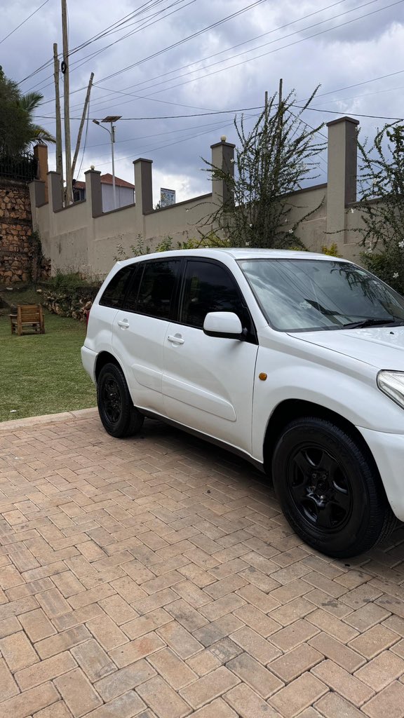 sparewo_ug's tweet photo. 🚗✨ And here it is—the RAV4 grand reveal! ✨🚗 

On this chilly morning, we are glad to say that, from the meticulous restoration to a flawless executive wash, this Rav4 is back to showroom condition and ready for the road! Every detail shines, every panel is perfected, and we couldn’t be prouder of the final result. 🌟

How did we do? Rate our work from 1️⃣ to 🔟 in the comments!

Thinking of bringing your car back to life? Visit https://t.co/TCg4xT42yC and let’s make it happen. 🚘💥 

#TheAutoHub #Rav4Revival #CarRestoration #Sparewo #CarCare