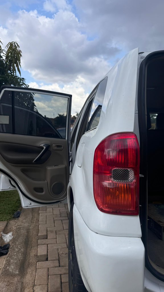 sparewo_ug's tweet photo. 🚗✨ And here it is—the RAV4 grand reveal! ✨🚗 

On this chilly morning, we are glad to say that, from the meticulous restoration to a flawless executive wash, this Rav4 is back to showroom condition and ready for the road! Every detail shines, every panel is perfected, and we couldn’t be prouder of the final result. 🌟

How did we do? Rate our work from 1️⃣ to 🔟 in the comments!

Thinking of bringing your car back to life? Visit https://t.co/TCg4xT42yC and let’s make it happen. 🚘💥 

#TheAutoHub #Rav4Revival #CarRestoration #Sparewo #CarCare