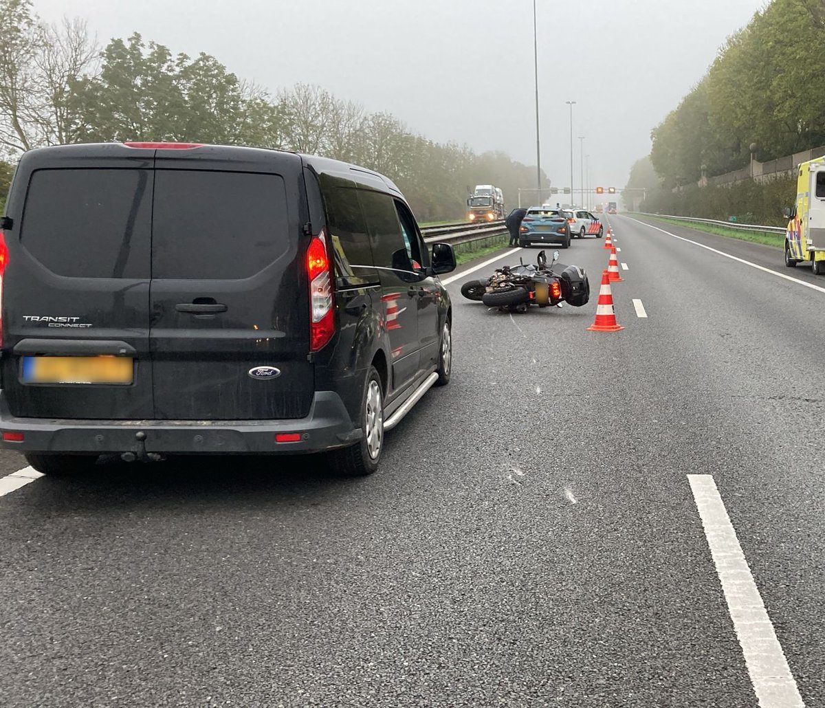 Ongeval op A27 bij Meerkerk: linkerrijstrook dicht, hulpdiensten aanwezig
