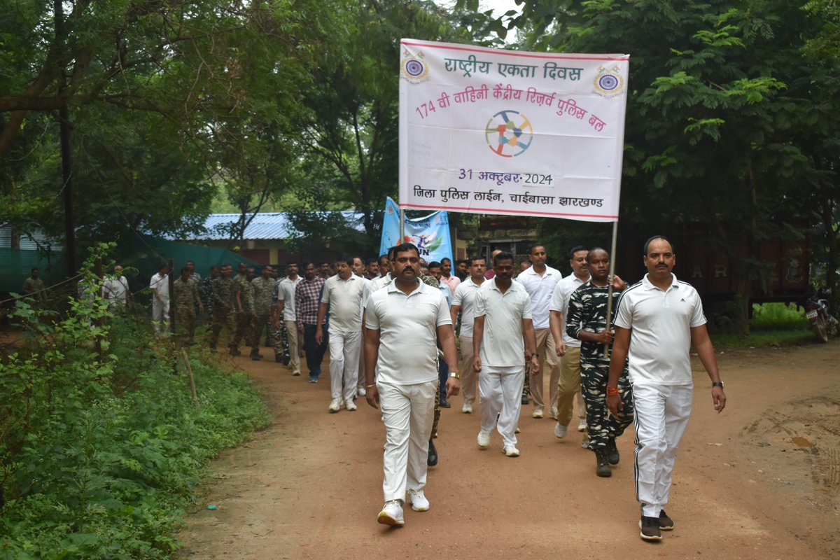 174Crpf's tweet photo. 174 वाहिनी मुख्यालय एवं विभिन्न समवायो में वाहिनी के कमांडेट श्री संजय कुमार सिंह के दिशा निर्देशों के अनुसार दिनांक 29/10/24 को राष्ट्रीय एकता दिवस के उपलक्ष में वाहिनी के अधिकारियों एवं कार्मिकों के द्वारा मार्च पास्ट एवं दौड़ का आयोजन किया गया एवं राष्ट्रीय एकता की शपथ ली गयी. https://t.co/uKVm18uxp8