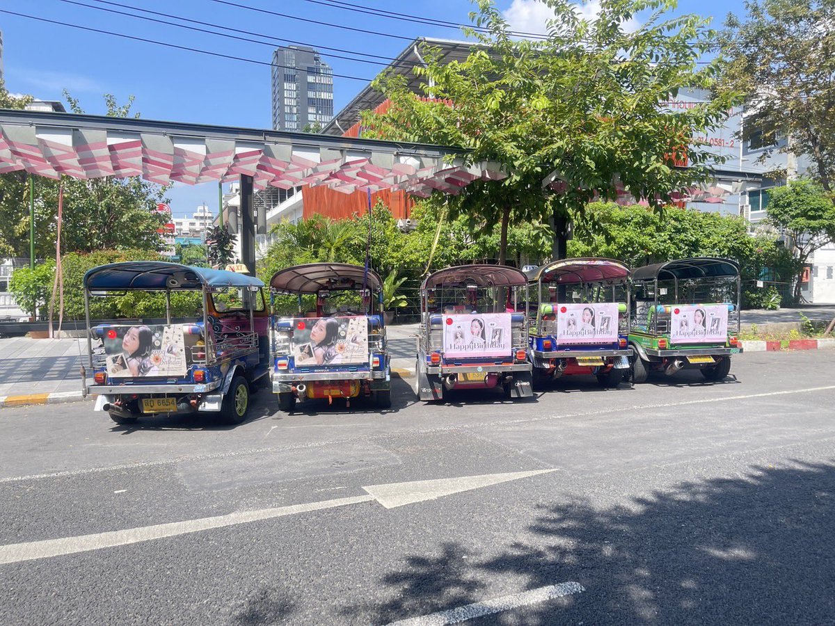 TutontawanC's tweet photo. ⋆𐙚₊˚⊹2024 Tu Birthday Project ⋆𐙚₊˚⊹

                💫Riding with Tu💫

we welcome everyone to take pictures with Tu’s tuk tuk cars in Bangkok 🚗🇹🇭

⏰From 11/01-12/01

happy birthday @tontawan_t ❤️wish you like our present🎉🫶🏻

#TontawanBDproject2024
#tontawan #intuyou https://t.co/WuV4HPdu4s