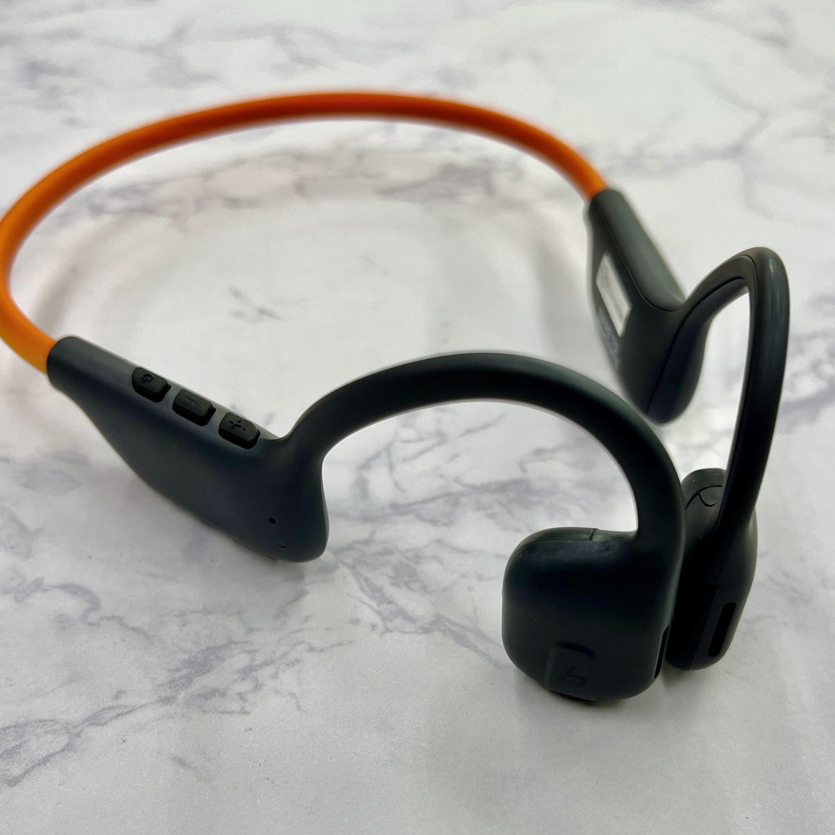 e_earphone_NPB's tweet photo. 【新製品・試聴機展示開始情報📢】
\ 絶賛発売中(※お取り寄せ商品です)/
#HAKII (#ハキ)
『HAKII SURVIN』
▶ https://t.co/3lDa3P5YIB
IP68防水基準に対応
64GBのMP3メモリ機能を搭載(約6000曲の楽曲を取り込み可)
水圧にしっかり対応できるよう骨伝導を採用、水中でも重低音が効いたサウンドが楽しめます
『HAKII LIGHT』
▶ https://t.co/acdqqw5tBA
わずか24グラムの超軽量オープンイヤーイヤフォン
32GBのMP3メモリ機能を搭載(約3000曲の楽曲を取り込み可)
新しい音伝導性能・エアチュービング(音波式)を採用、長時間のリスニングでもストレスフリーに
『HAKII ACTION』
▶ https://t.co/r6KDFy72QV
スポーツの最中にハイクオリティな音楽サウンドを楽しめる、ワイヤレス・スマートイヤフォン
シリコン素材のイヤフレームが、激しいスポーツの最中でもしっかり耳にフィットします
CVCノイズキャンセリング・テクノロジーは外部へのノイズ漏れを最小限に抑制
高音質で重低音なスマートサウンドが楽しめる一台です
当店全て試聴機ございます
ぜひ当店にてご試聴・ご覧くださいませ
#ワイヤレスイヤホン #イヤホン #TWS #骨伝導イヤホン #ながら聴き
#eイヤホン #eイヤ大阪日本橋本店