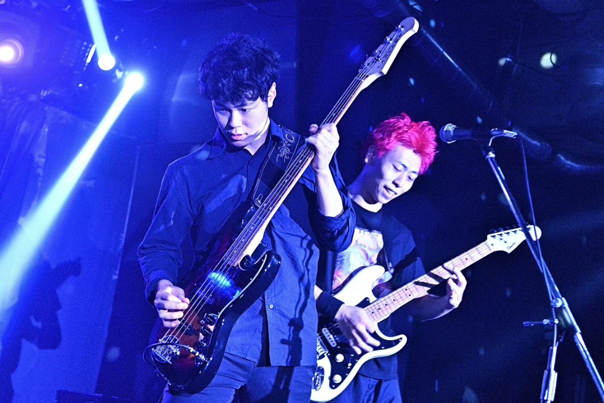 THEROCKSTATION2's tweet photo. ライブレポート

Handed Worries

20代若きアーティスト。
エネルギッシュなパフォーマンス、あどけなさと純粋な姿に、彼等のこの先を期待する。
個性と夢をブレることなくこれからも活動して欲しい。

#ロクステ
#新所沢therock 
#handedworries
#photobyGenki
#スリーピースバンド
#パンクバンド https://t.co/cr2U25UabG