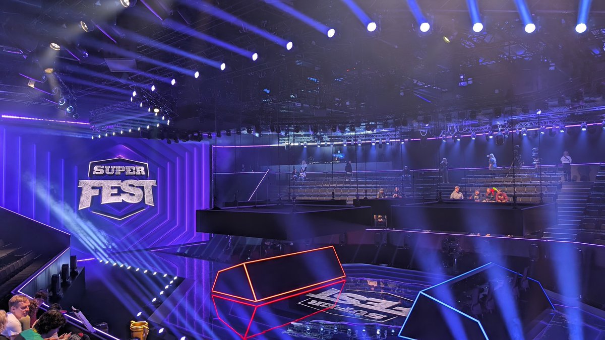 Simon9CR's tweet photo. #Superfest #clashofclans https://t.co/GgGMuYU7Tv