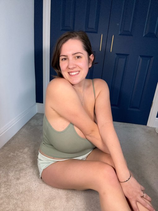 Watch Cheryl Ann _gg's leaked NSFW photo on TwXstars