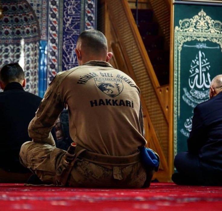 "Gönlümde olanı hakkıma razı eyle,
Hakkımda olanı gönlüme razı eyle."