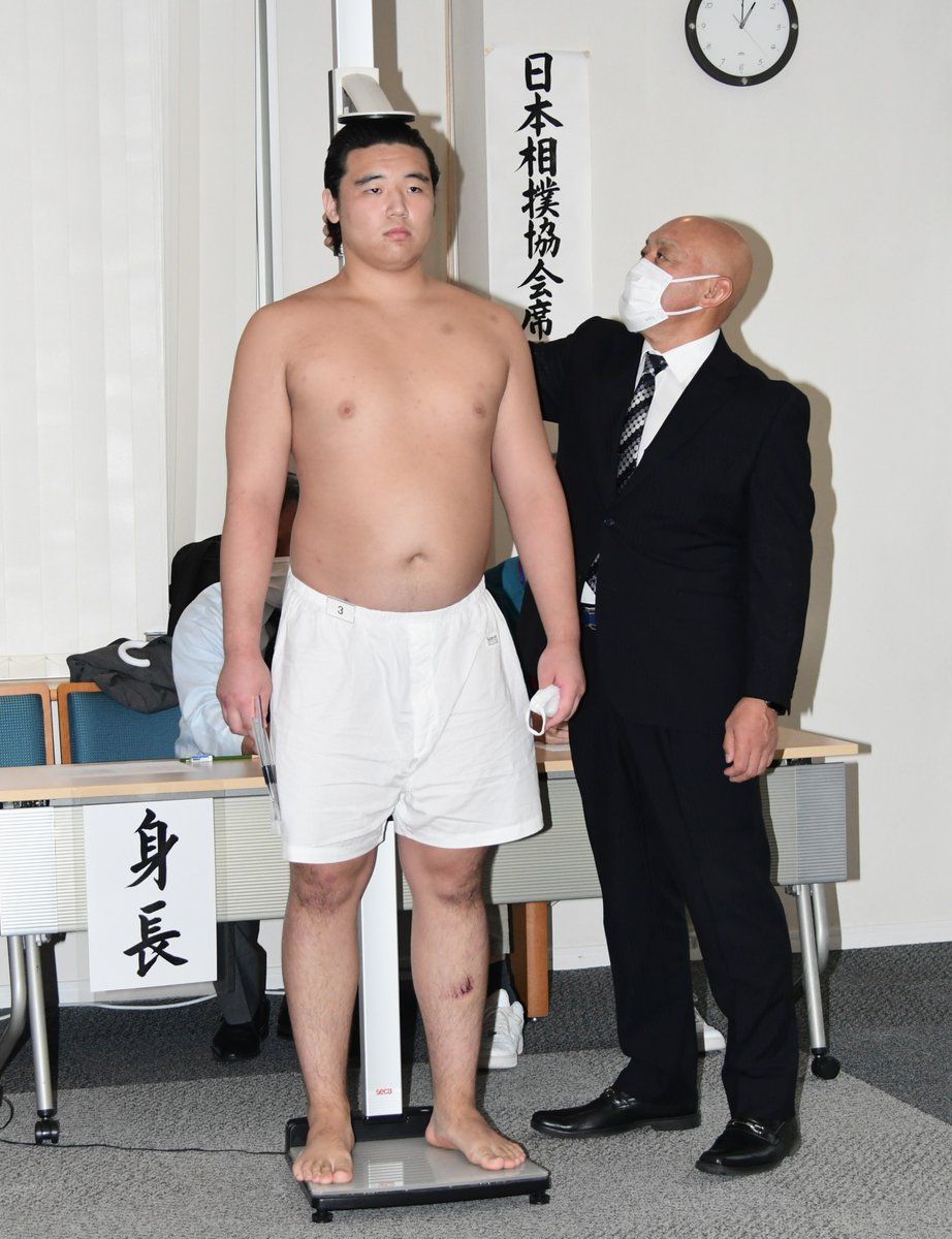 sumokyokai's tweet photo. ＜大相撲九州場所＞
本日、九州場所の新弟子検査が行われ、9名が受検しました。
九州場所初日に合格者が発表されます。

1枚目より、アイルア・ダニエル（武蔵川）、セルジブデー・ルブサンゴンボ（錣山）、岡田綾太朗（高田川）。
写真提供：ベースボール・マガジン社

#sumo #相撲 #九州場所 https://t.co/ZJPFUAzzZi