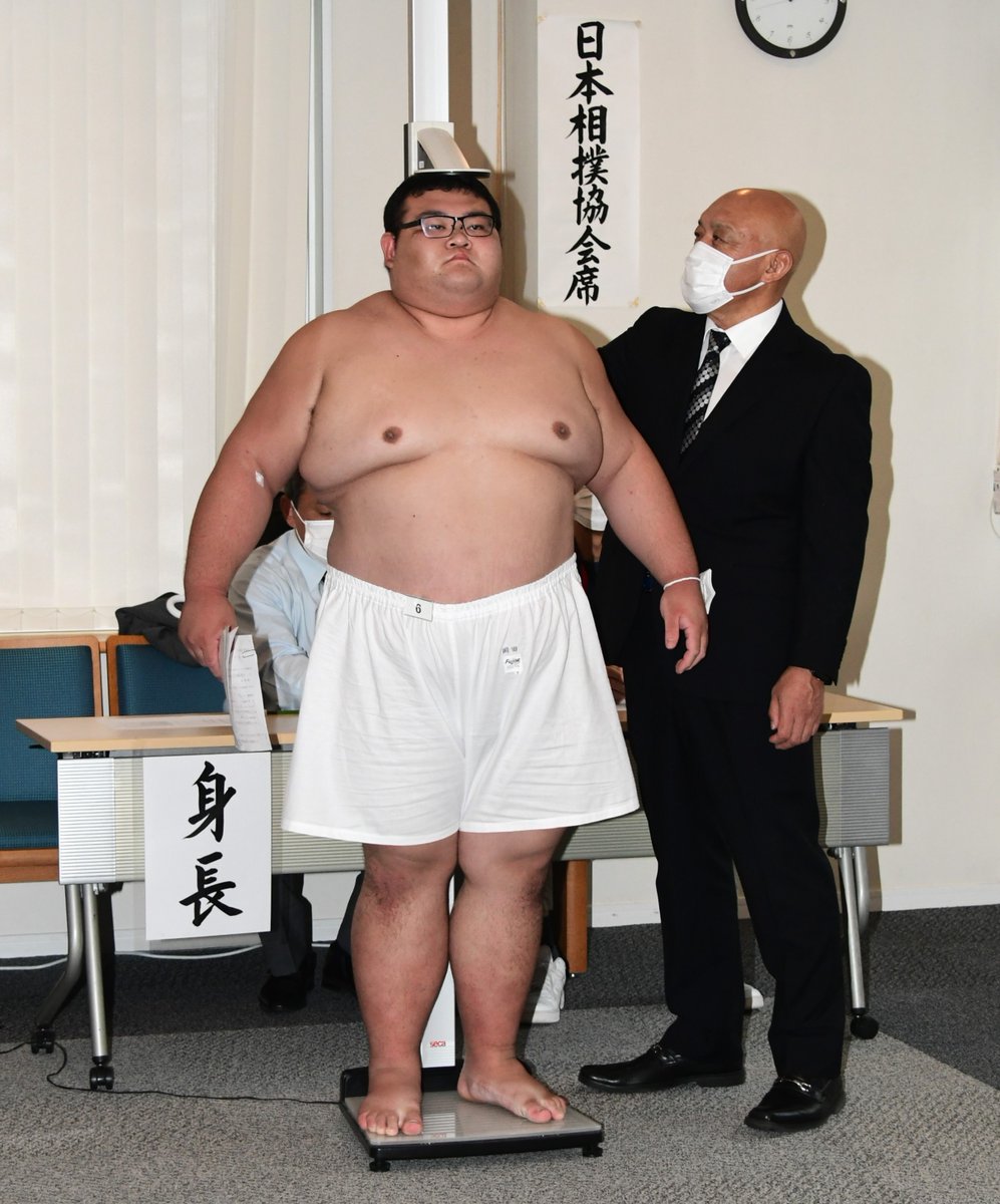 sumokyokai's tweet photo. ＜大相撲九州場所＞
本日、九州場所の新弟子検査が行われ、9名が受検しました。
九州場所初日に合格者が発表されます。

1枚目より、アイルア・ダニエル（武蔵川）、セルジブデー・ルブサンゴンボ（錣山）、岡田綾太朗（高田川）。
写真提供：ベースボール・マガジン社

#sumo #相撲 #九州場所 https://t.co/ZJPFUAzzZi