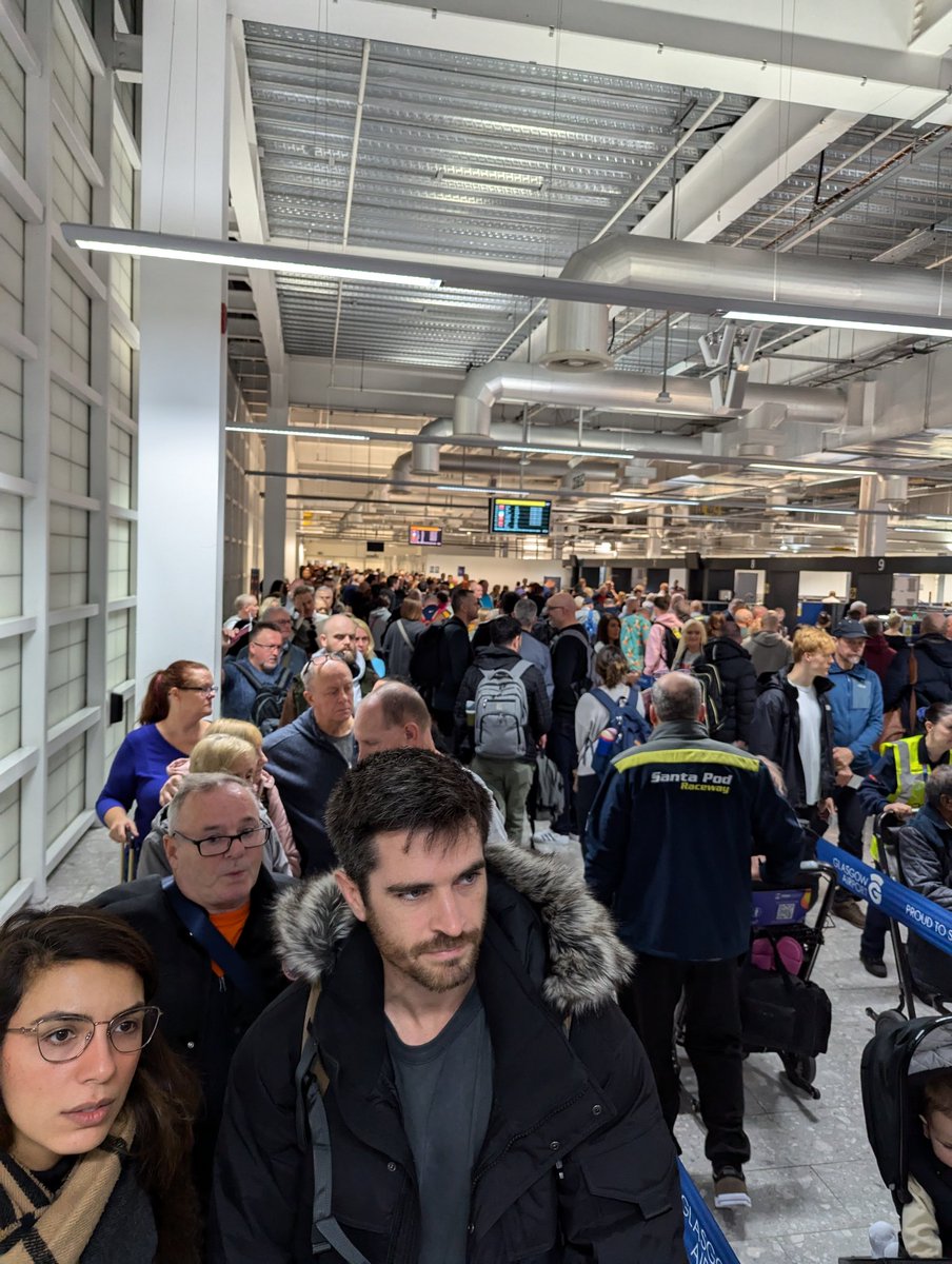 Biggest ques at Glasgow I've ever seen, and it still took <45 mins to get thru security

Incredible professionalism from staff - <a href="/GLA_Airport/">Glasgow Airport ✈️</a>, further proof yous are the best in the world at what you do 💜