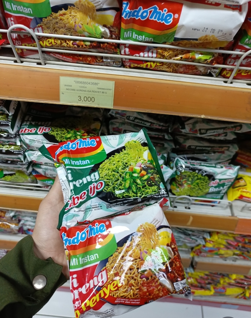 FFOODFESS's tweet photo. Fess ini di bandung, di toserba yang kereseknya kuning masih ada kok, tapi plisss sambel matah sama dendeng balado kemanaaaa https://t.co/10xoeo6yeo