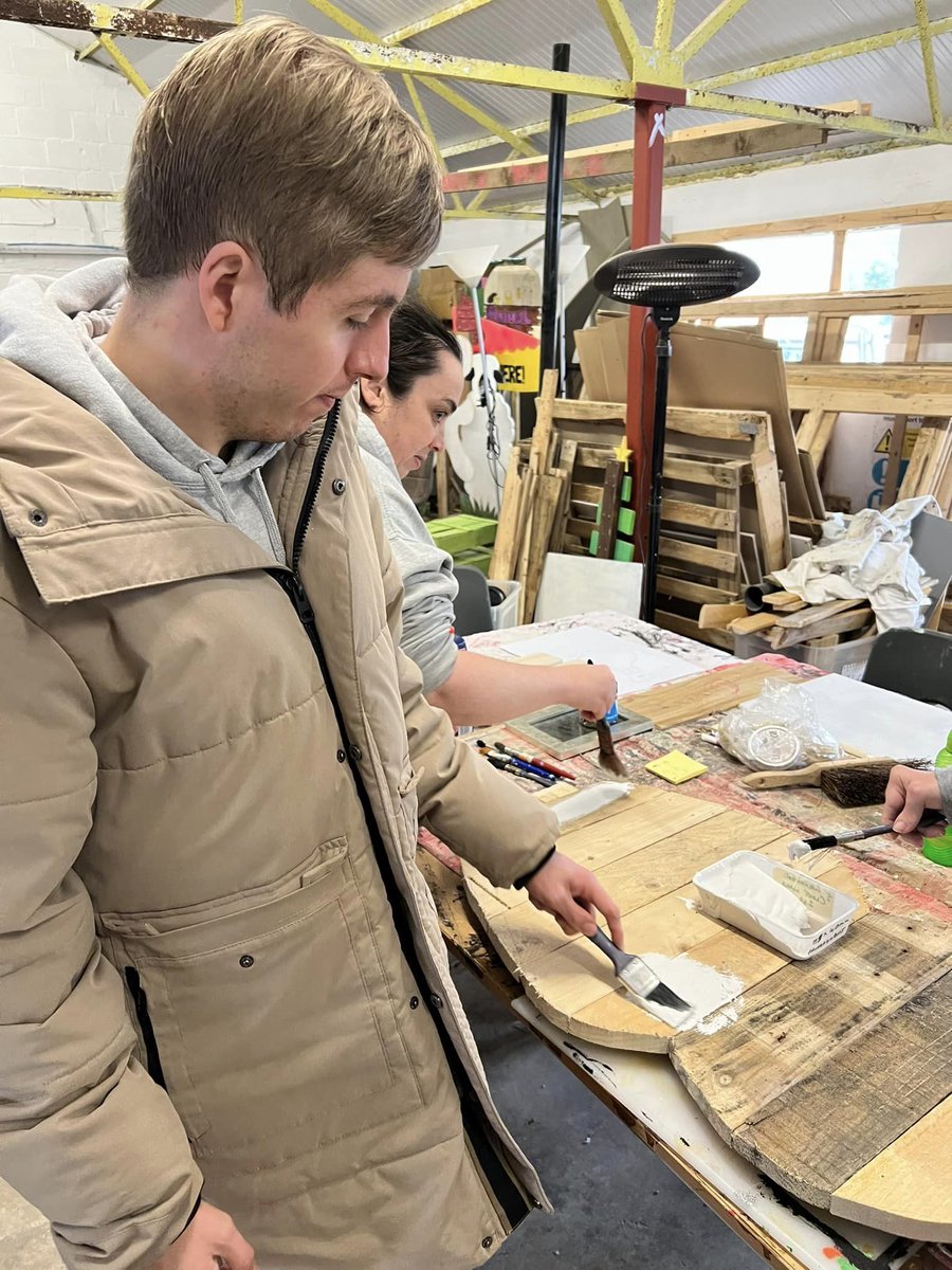 Kasbah_Kent's tweet image. Thomas has been helping out at Princess Christians' Farm this week! He really enjoyed working with the chickens and helping build and paint a snowman. ☃️ 

Learn more about our farm here: princesschristiansfarm.org.uk

#DisabilityAwareness #DisabilitySupportGroup #AdultLearningSupport