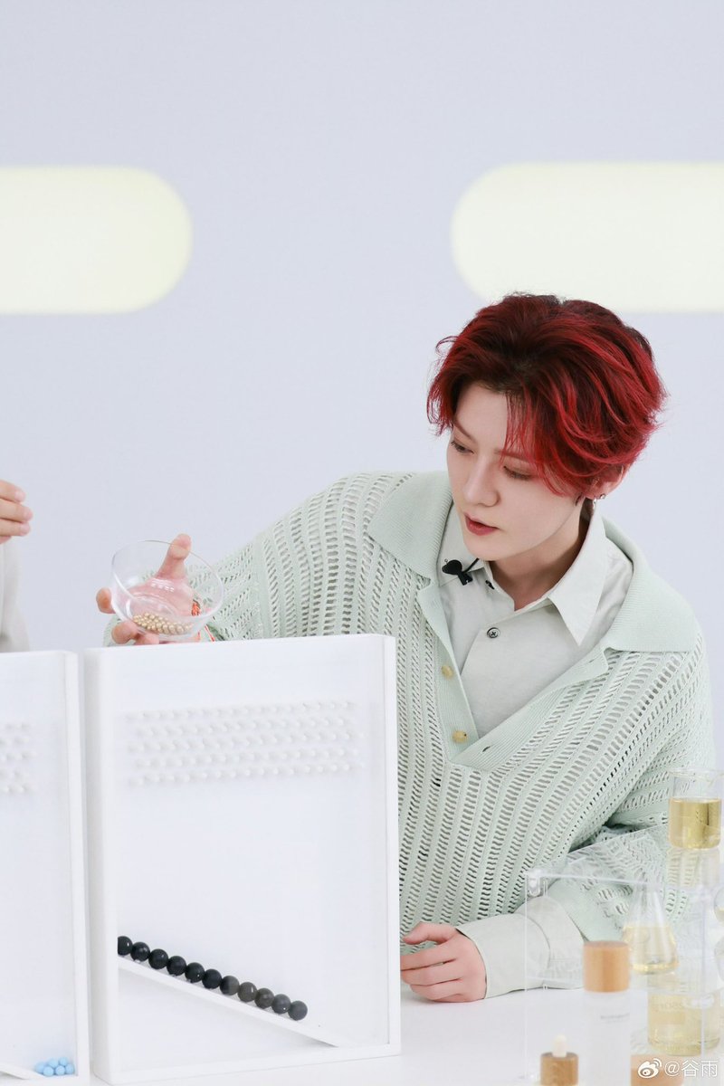 luking0420's tweet photo. #LuHan LH #鹿晗

[PHOTO] 241101 Guyu’s Weibo update:

The newly released Lu Han’s live broadcast of beautiful pictures is here! Thanks again to the Global Brand ambassador of Guyu, Lu Han. Lu Han and Guyu have completed a two-way agreement to open the era of aurora licorice with a powerful core and finding the direction of the heart!

Cr. 谷雨
Link: https://t.co/tl519aBJQn