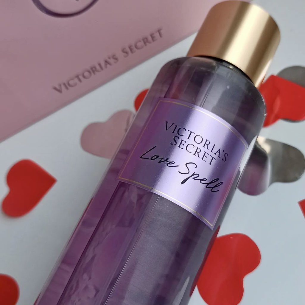 BeautyTrendsUg's tweet image. Victoria’s Secret Body Mist LOVE SPELL available at 70,000ugx. Call/Whatsapp 0704 261 720 for deliveries.
.
#lovespell #victoriassecret #beautytrendsug #bodysplash #weekend #scents #fragrance #selflove #friday #eastafrica #kampala #uganda #newmonth #november #repost