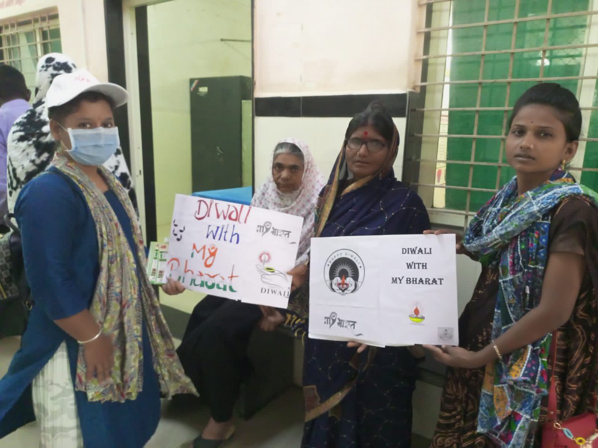nykparbhani's tweet photo. Diwali with MY Bharat- Hospital volunteering  by Parbhani MY Bharat volunteers. 
@nyksindia 
@mybharatgov 
#MYBharat 
#DiwaliwithMYBharat https://t.co/b8J0H44sNi