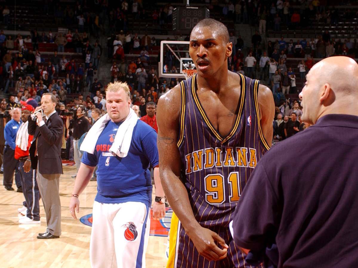 😭😭😭 le fils de Ron Artest qui se déguise en son père le soir de la baston 2004 à Détroit