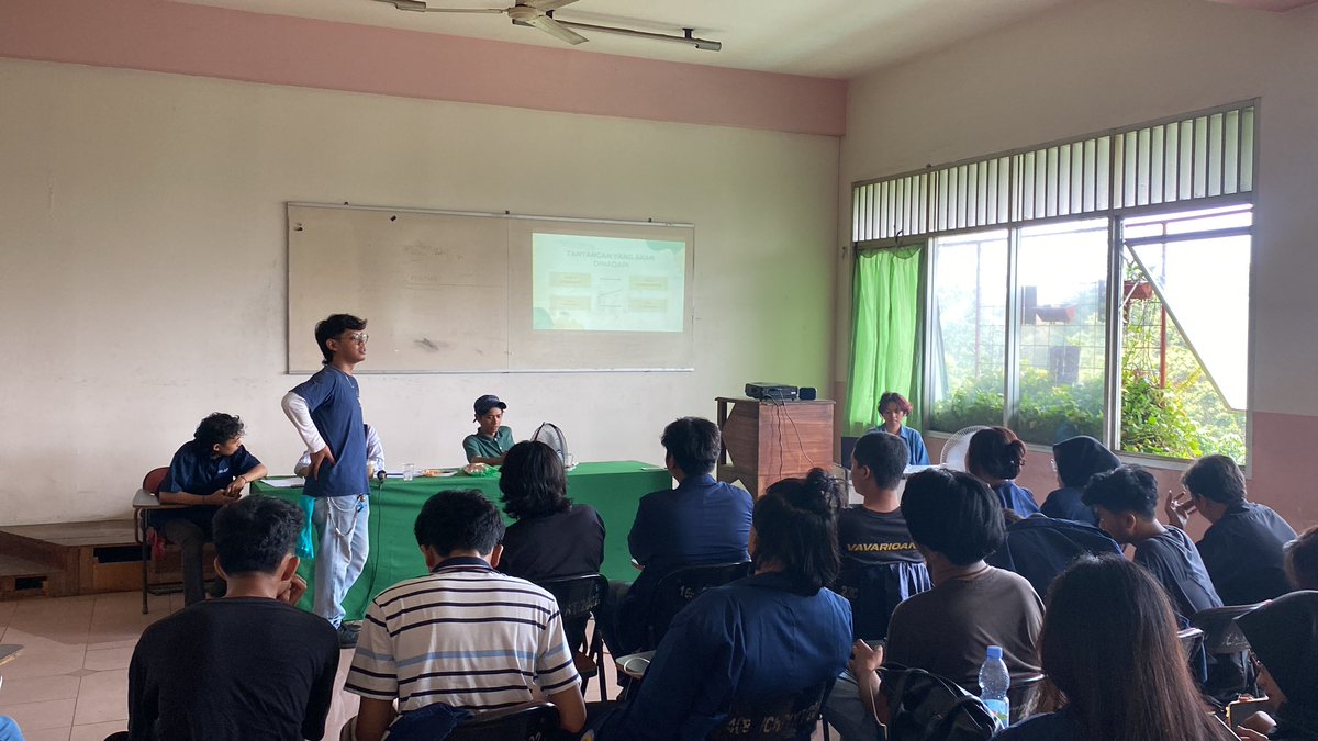 Kremmasi lagi pendidikan buat Caang #15 nih, ada bang Bening &amp; bang Upay yang lagi ngebahas materi "Budaya Organisasi". Seru abiez!

#Kremmasi
#Caang15