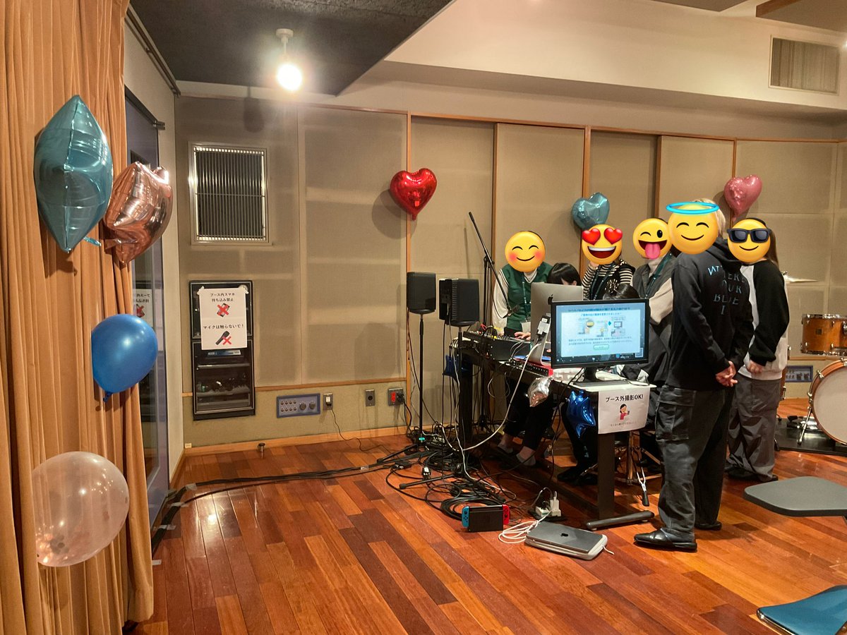 名古屋ビジュアルアーツ・アカデミー、学祭です。
明日も来てください！