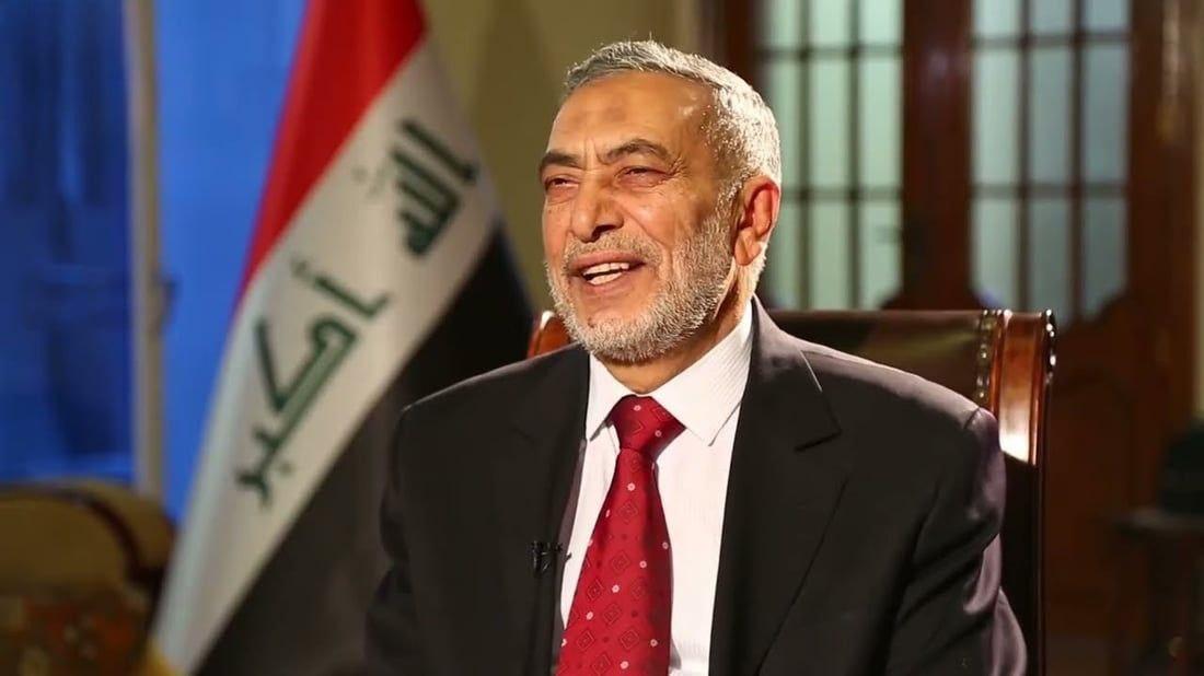 في المشهد السياسي العراقي... 
مقتدى يريد... 
ومسعود يريد... 
وماادري منو يريد... 
والمالكي يفعل مايريد.. نقطة انتهى.